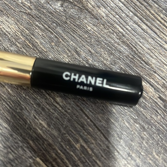 Chanel long lasting lip gloss - Picture 3 of 5